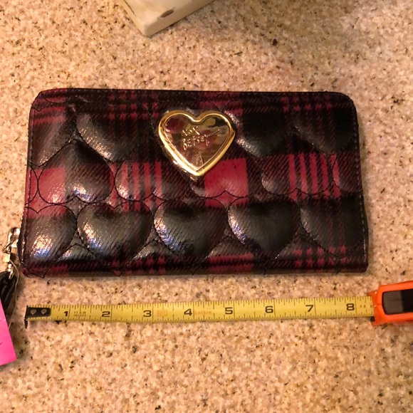 COPY - 🖤NWT BETSEY JOHNSON HEART ZIP AROUND WALLET🖤 - Picture 5 of 7